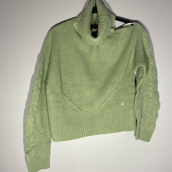 Guess - Picture 1 of 2